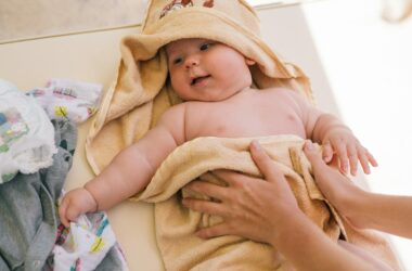 <strong>Bathing your baby</strong>